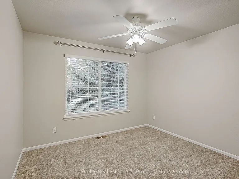 9641 Cove Creek Dr — Photo 21