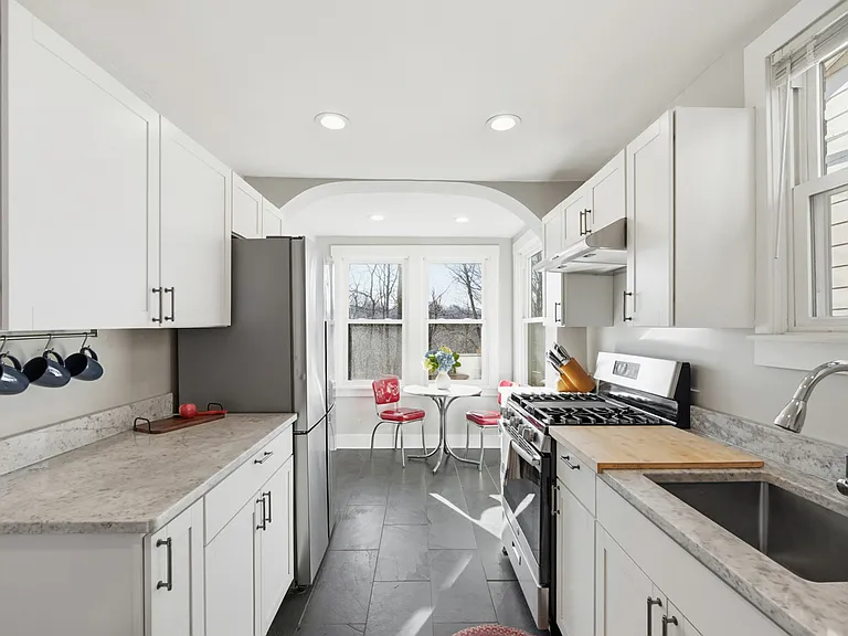 1424 Macon Ave — Photo 11