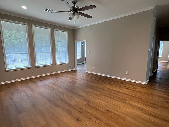 2nd image of 109 E Chapman Rd