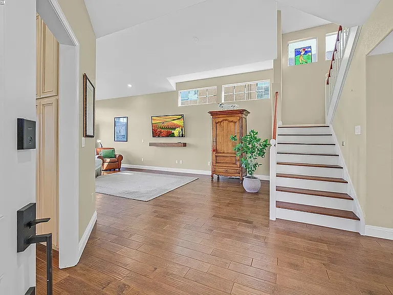 2571 Cherry Hills Dr — Photo 4