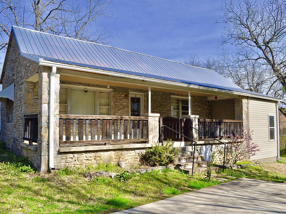 1st image of 115 Brookside Dr