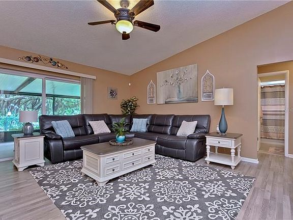 5th image of 534 Oak Creek Dr