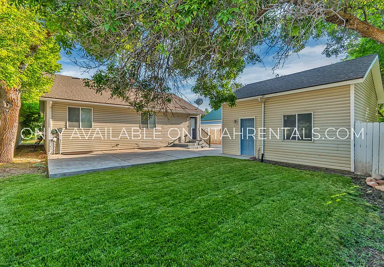 232 W 200 N — Photo 31