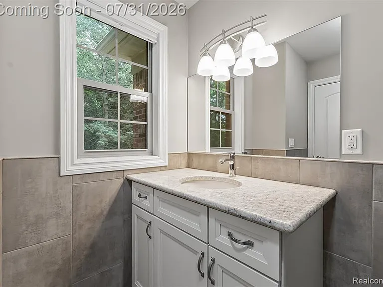 1592 Lone Pine Rd — Photo 14