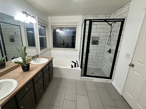 4th image of 2918 N Curtis Ct