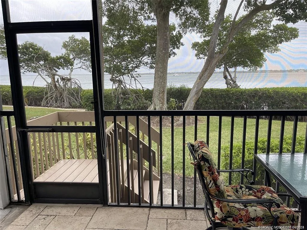 1 bed, 1.0 bath, 911 sqft, $2,100 — Photo 2