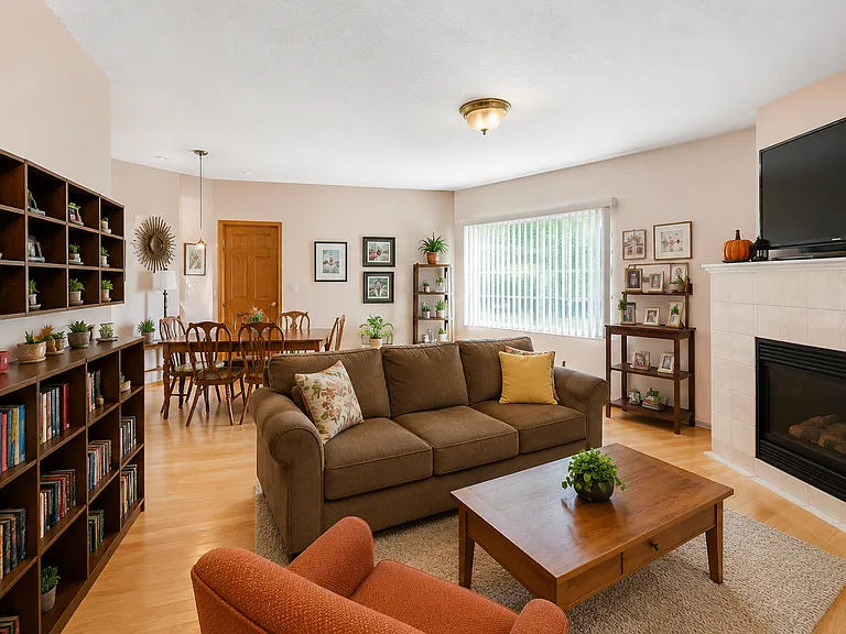 Cozy living and dining space, door led to private laudry room
