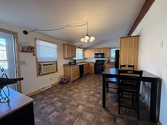 3rd image of 2522 Hiawatha Rd