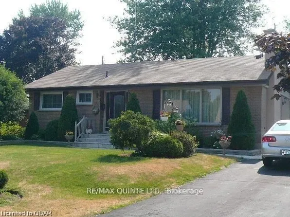 42 4th Ave, Quinte West, ON K8V 5N7
