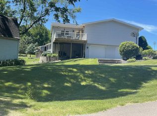 37707 Maple Ln, Prairie Du Chien, WI 53821