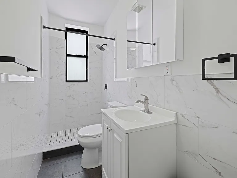 230 E 27th St #17 — Photo 5