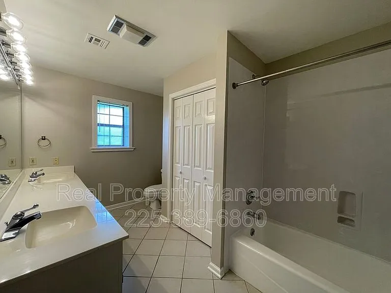 2422 Riverside Dr — Photo 16
