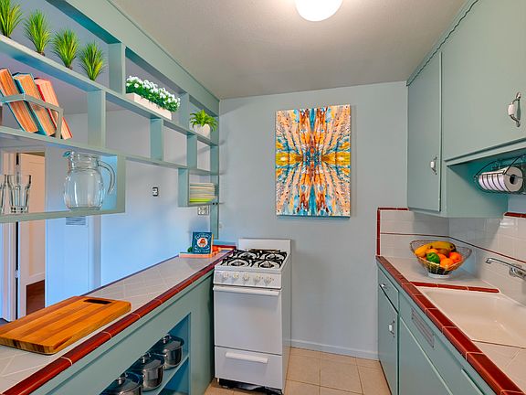 Adorable kitchen, gas stove, 60's Mod design.
