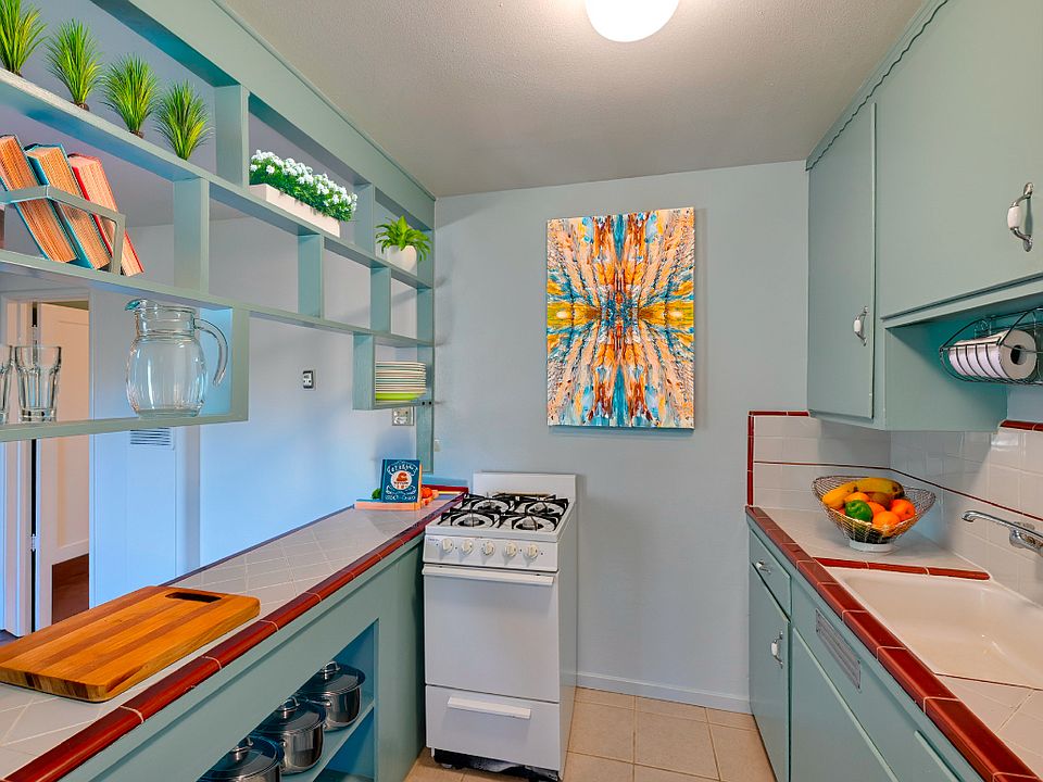 Adorable kitchen, gas stove, 60's Mod design.