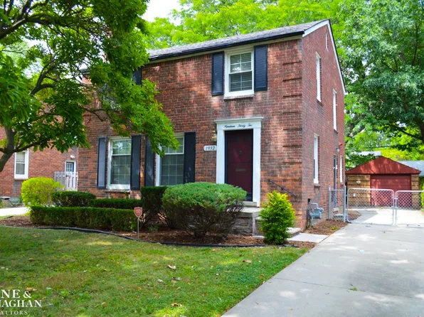1932 Allard Ave, Grosse Pointe Woods, MI 48236
