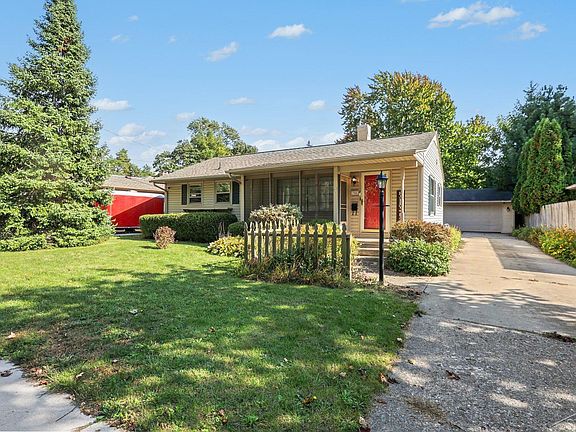 4th image of 304 Reynick Ave