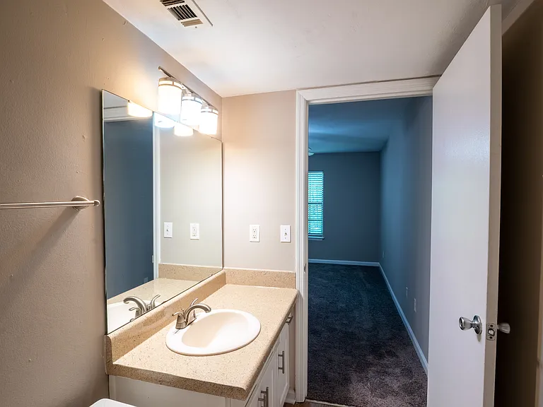 Tanager Apartments — Photo 10