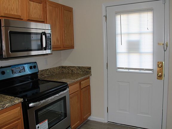 4th image of 1322 Easter St