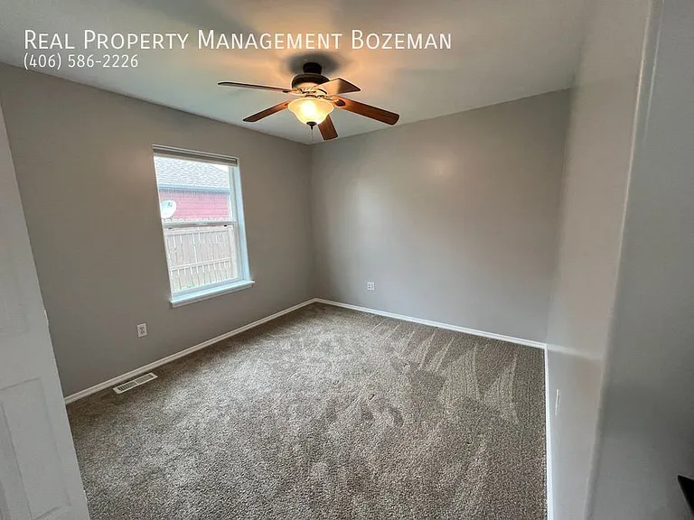 452 Woodman Dr — Photo 12