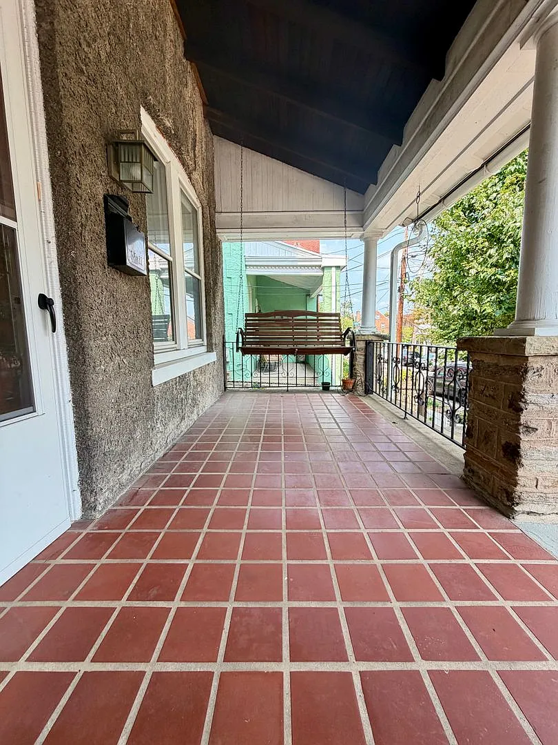 Charming 3-Bedroom Townhome in Chestnut Hill with One-Car Garage! Available Mid-September! — Photo 4