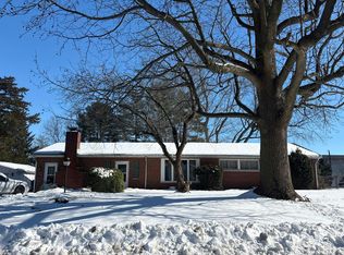 10 Schaperkoetter Dr, Fairview Heights, IL 62208