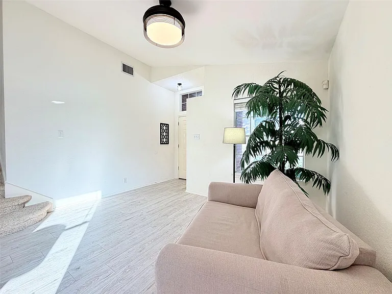9802 Copper Creek Dr — Photo 7