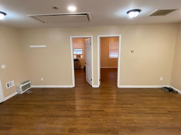 5th image of 361 Laurence Pkwy