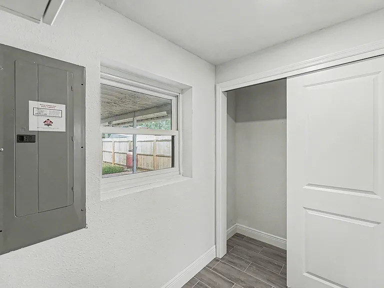 318 Bath St — Photo 26