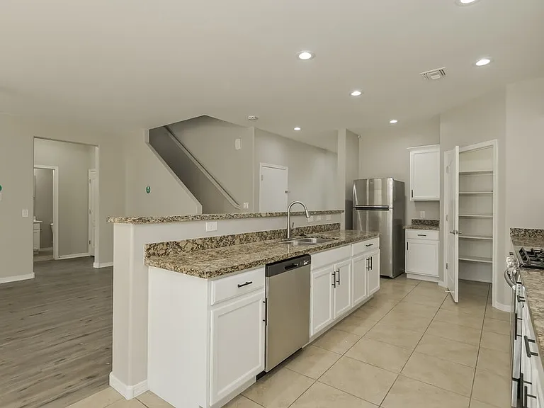8237 W Kittiwake Ln — Photo 6