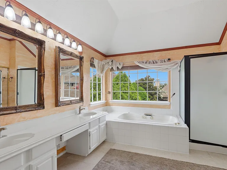 2114 Gentryside Dr — Photo 29