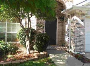 1124 Secretariat Dr, Grand Prairie, TX 75052