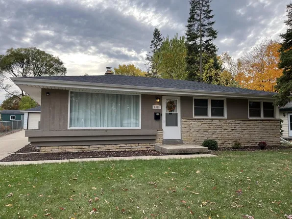 8819 West Daphne STREET, Milwaukee, WI 53224