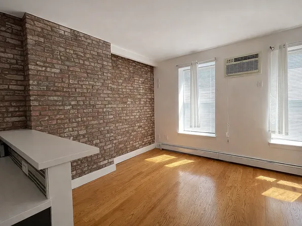 252 Schenectady Avenue image 1 of 5