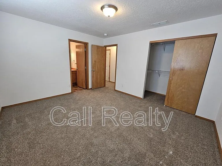 826 N Fox Ridge Rd — Photo 8