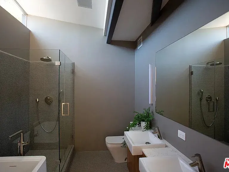 8870 Wonderland Ave — Photo 12