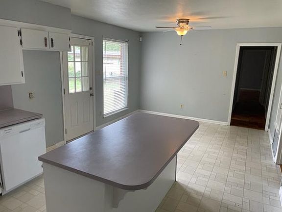 3rd image of 9408 Oleander Dr