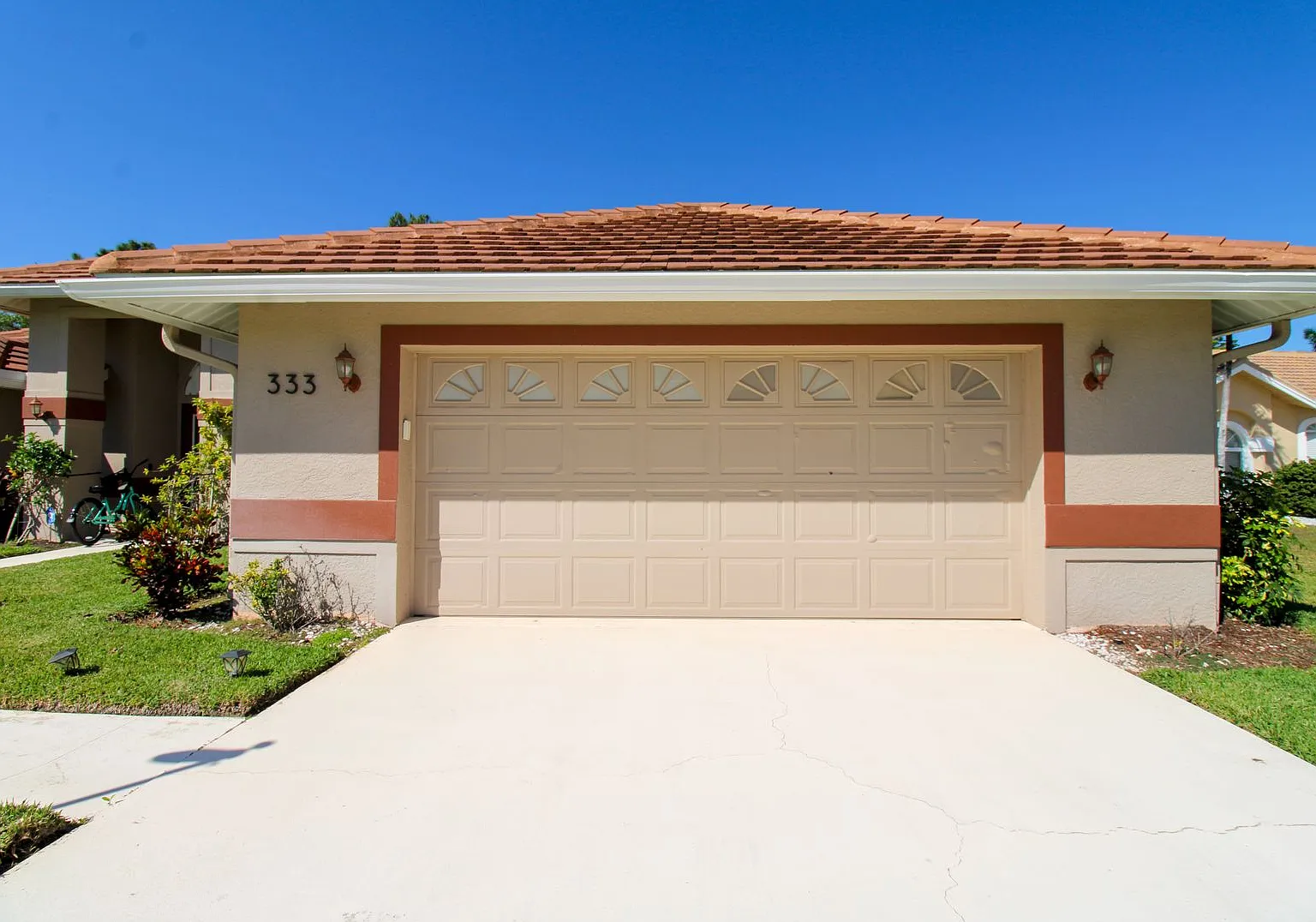 Charming 3-Bedroom, 2 Bathroom Single Family Home With Private Solar-Heated Pool In Berkshire Lak... — Photo 4