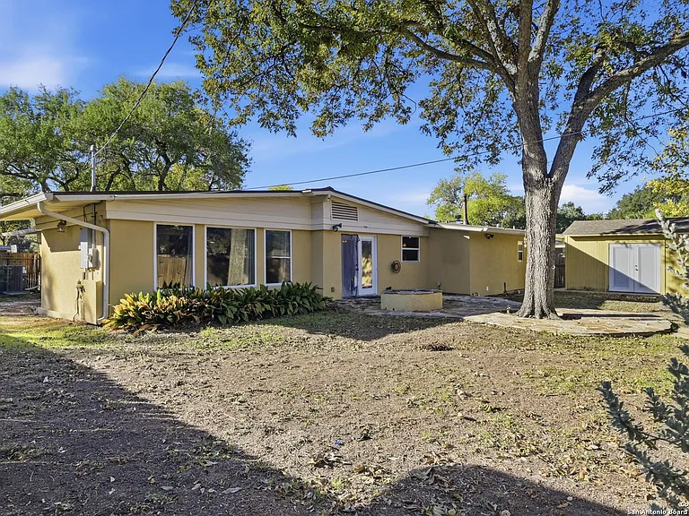 415 Calumet Pl — Photo 34