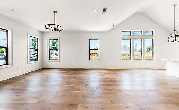 4th image of 3008 Karen Dr