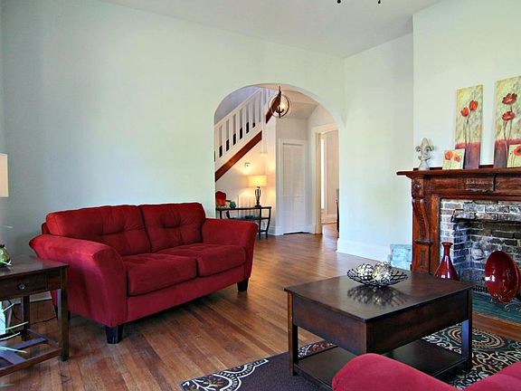 4th image of 2358 Woodbine Ave