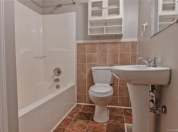 5th image of 6436 Rockwell Blvd