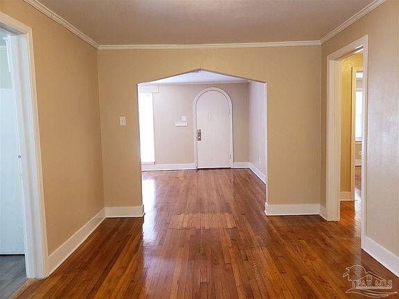 4th image of 1019 W Belmont St