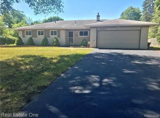 32501 W Thirteen Mile Rd, Farmington Hills, MI 48334