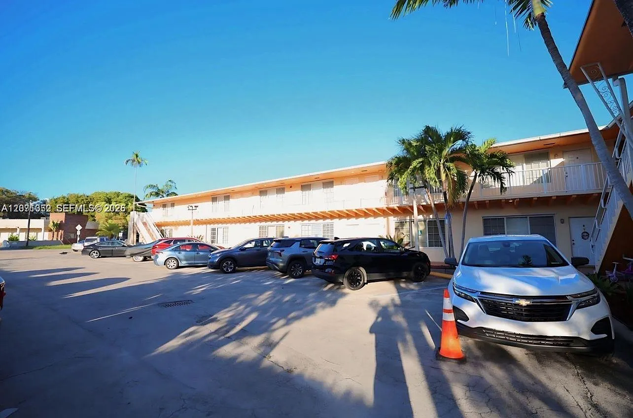 13 S Royal Poinciana Blvd — Photo 1