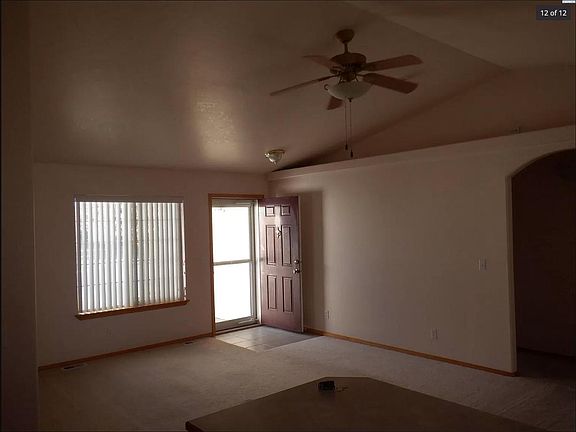 4th image of 1669 Foxglove Ave