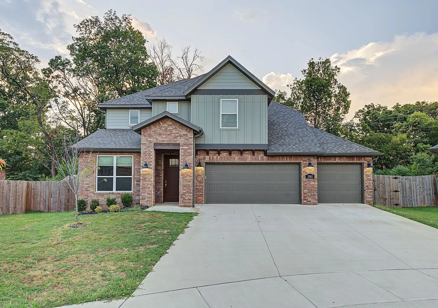 Gorgeous Bentonville Retreat Just 6 Miles from Walmart Home Office — Photo 2