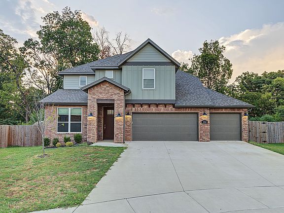 2nd image of 3802 Pinecrest Ln