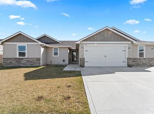 900 SW Camille Dr, Mountain Home, ID 83647