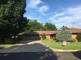 411 S 14th St, Clinton, OK 73601