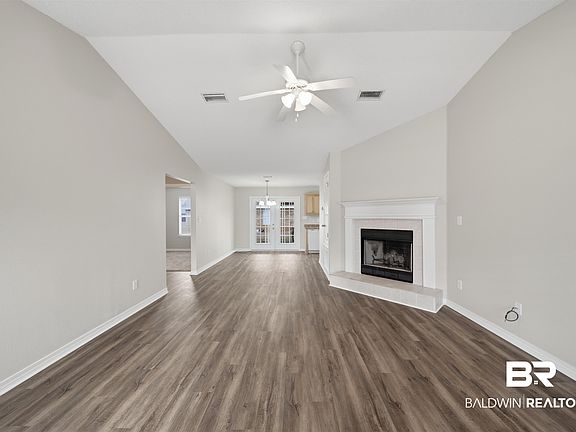 4th image of 16423 Absalom St
